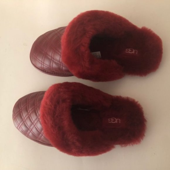 UGG Genuine Shearling Scuffette II Quilted Leather Red Slipper. Size: 8, 9 - Picture 9 of 15